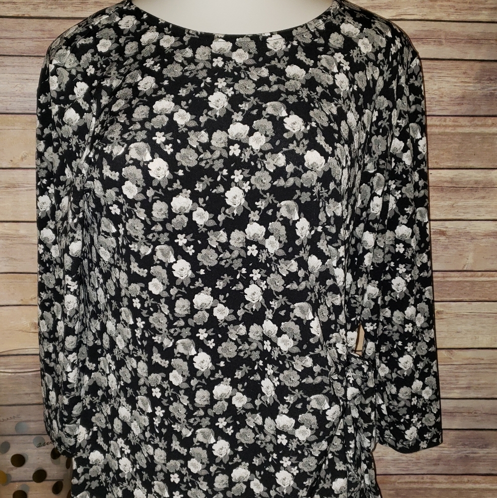 Elle XL floral black and white top, front tie